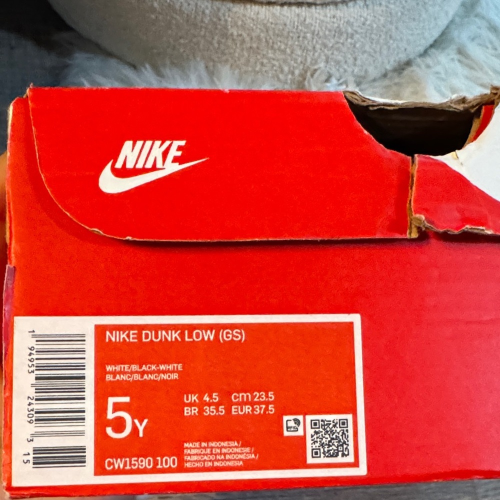 Nike Classic Dunks Black and White Sneakers - Picture 6 of 6
